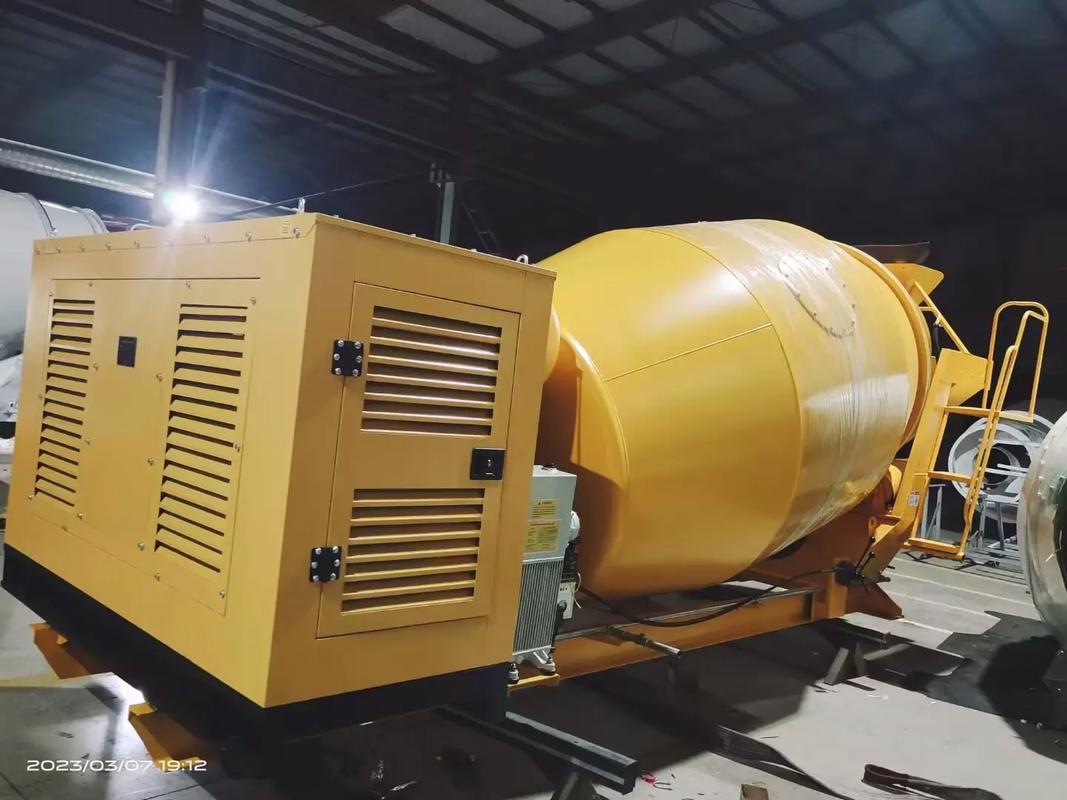 船舶混凝土泵送与布料技术 船载搅拌罐、船上泵送与臂架布料一体化解决方案