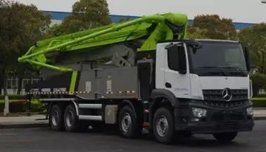 中联重科新一代奔驰底盘AROCS系列泵车成功下线，革新混凝土施工效率